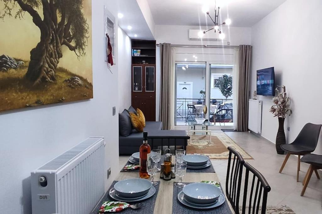 Modern Apartment In Itea Exterior photo