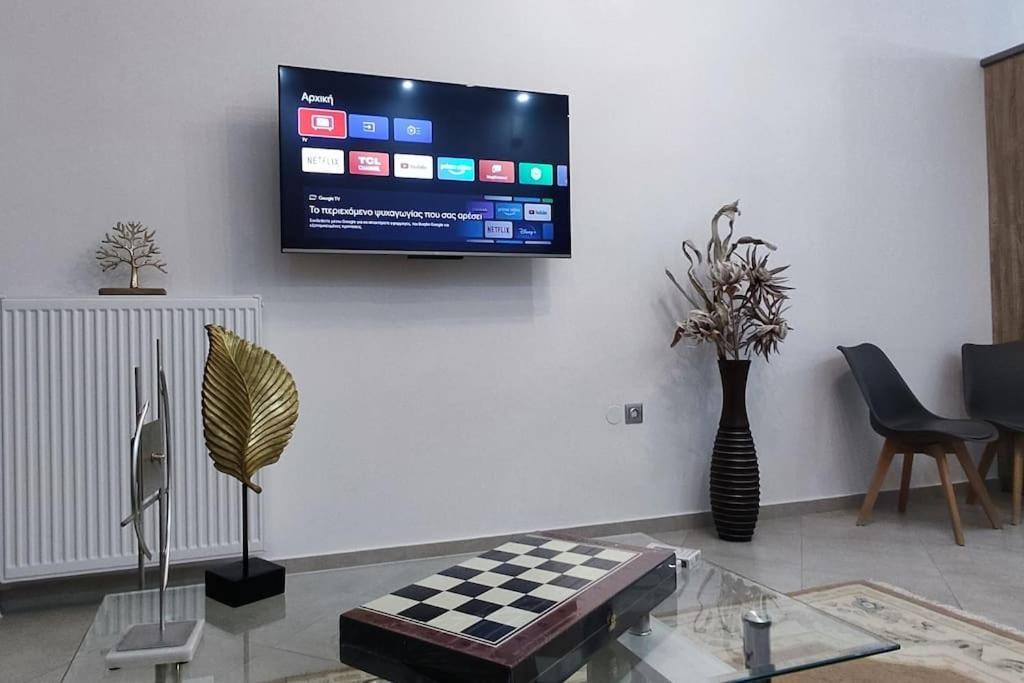 Modern Apartment In Itea Exterior photo